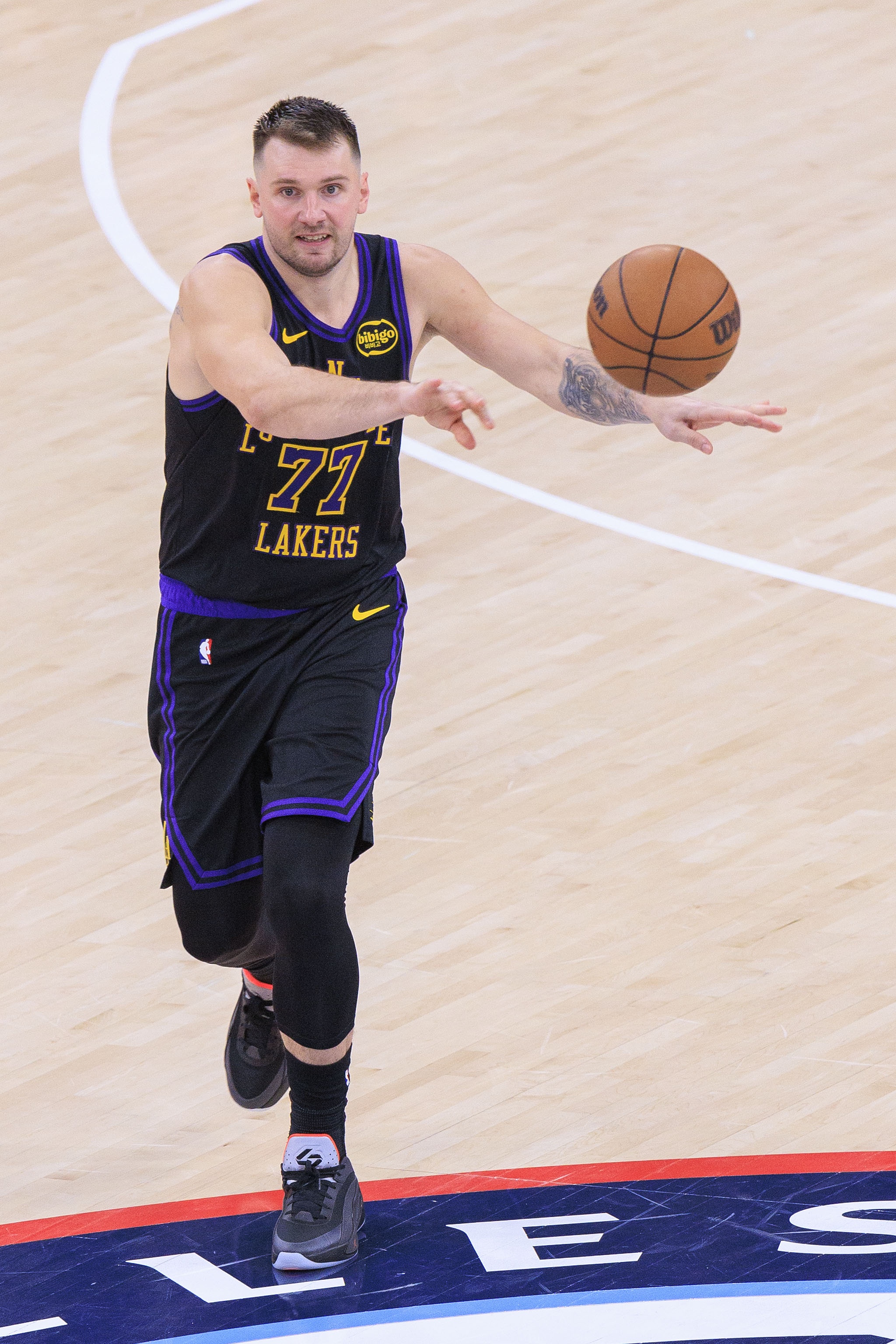 APP下载-东契奇：过去三场我们下半场防守好 要想办法把上半场的防守打好